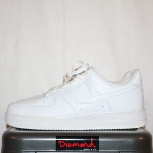 Nike Air Force 1 '07 in Triple White